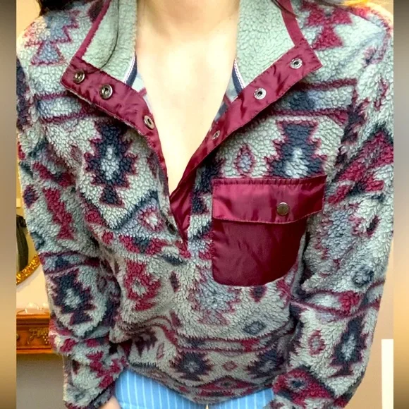 Aztec Pullover - Picture 3 of 4